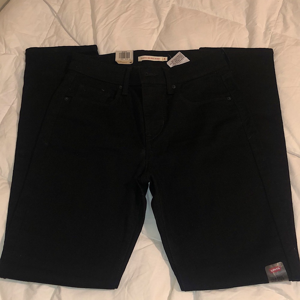 Levi’s Classic Mid-Rise Skinny Jeans